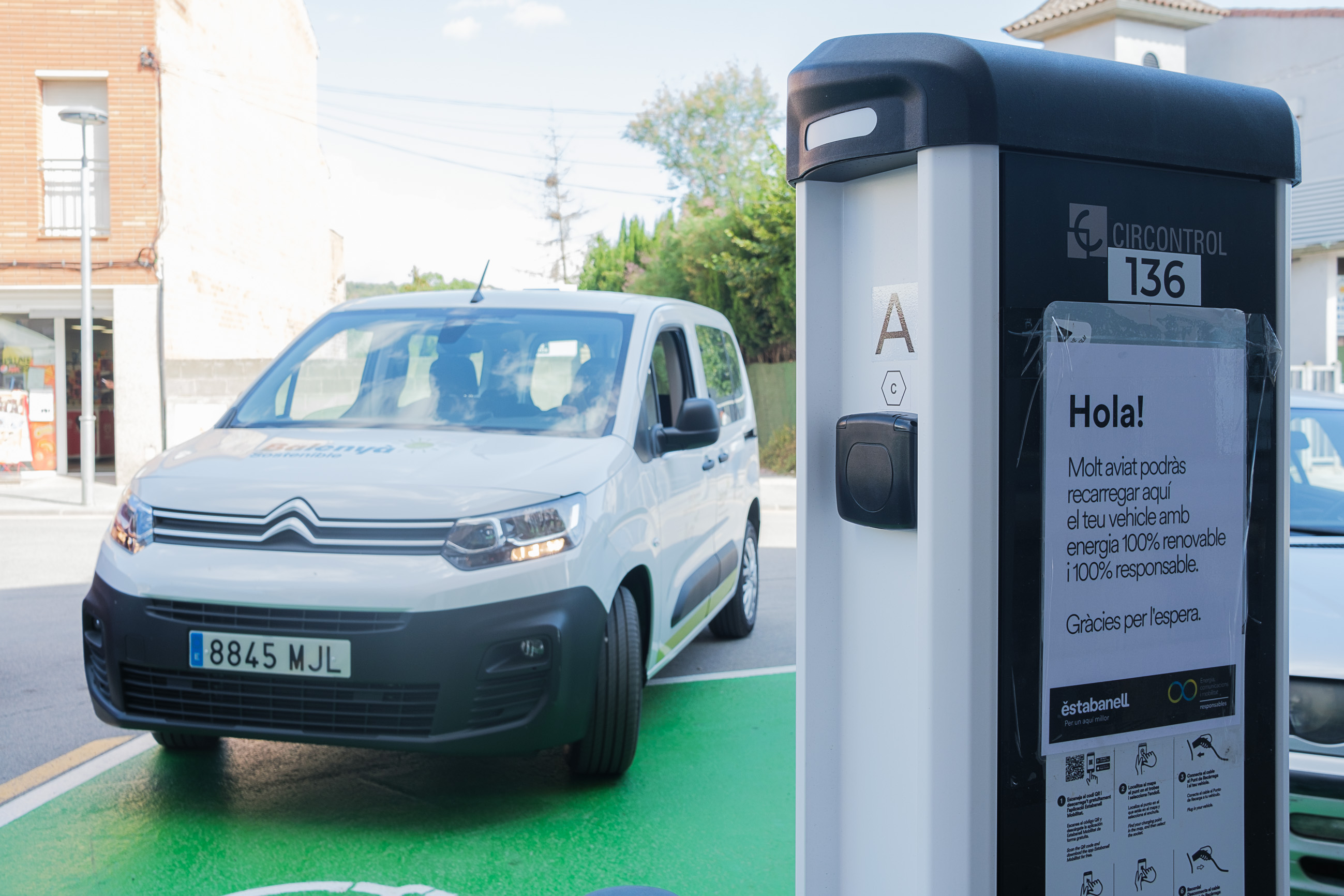 Imatge pels mitjans: Vehicle elèctric compartit entre tota la ciutadania de Tona, ajuntament i entitats