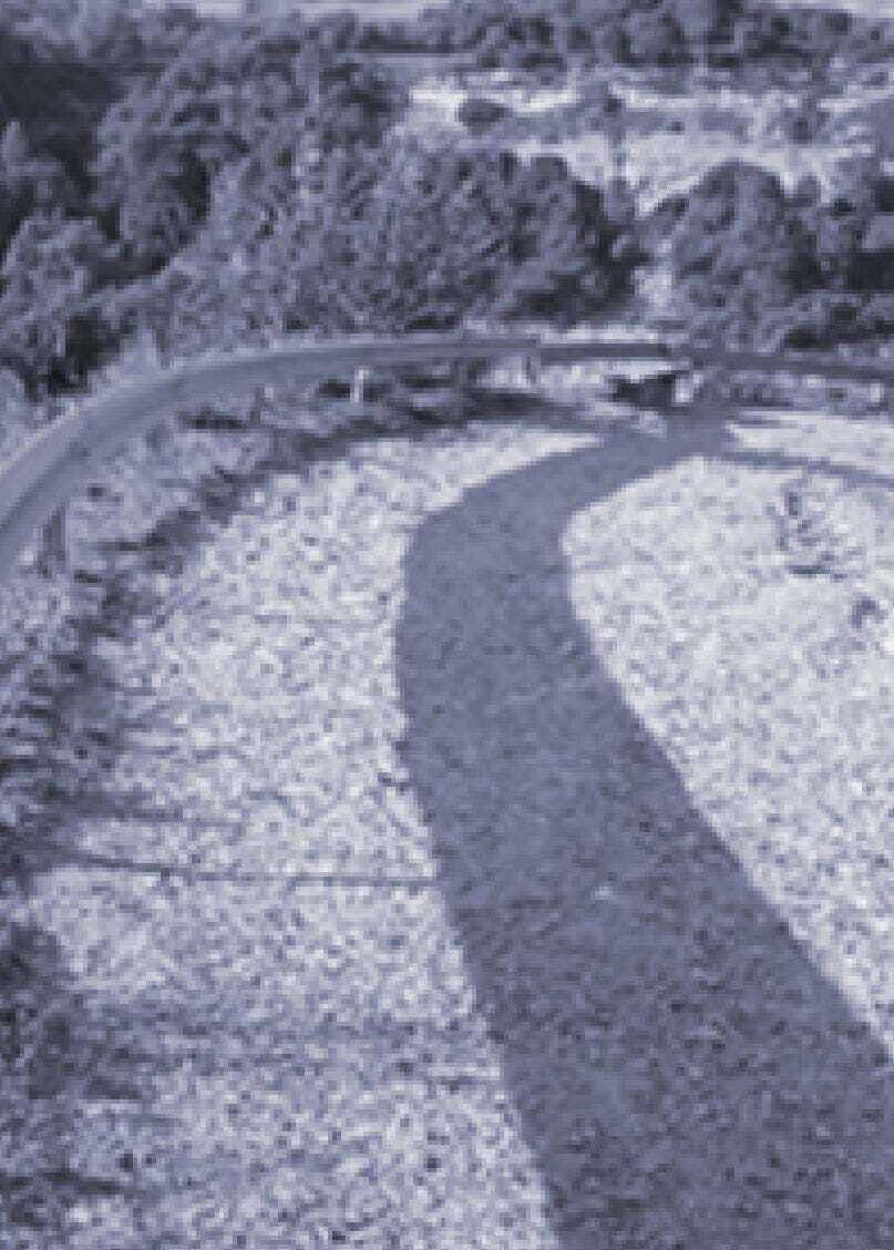 Media picture: Col·locació de bionda amb acabat de fusta al camí de pujada al Castell